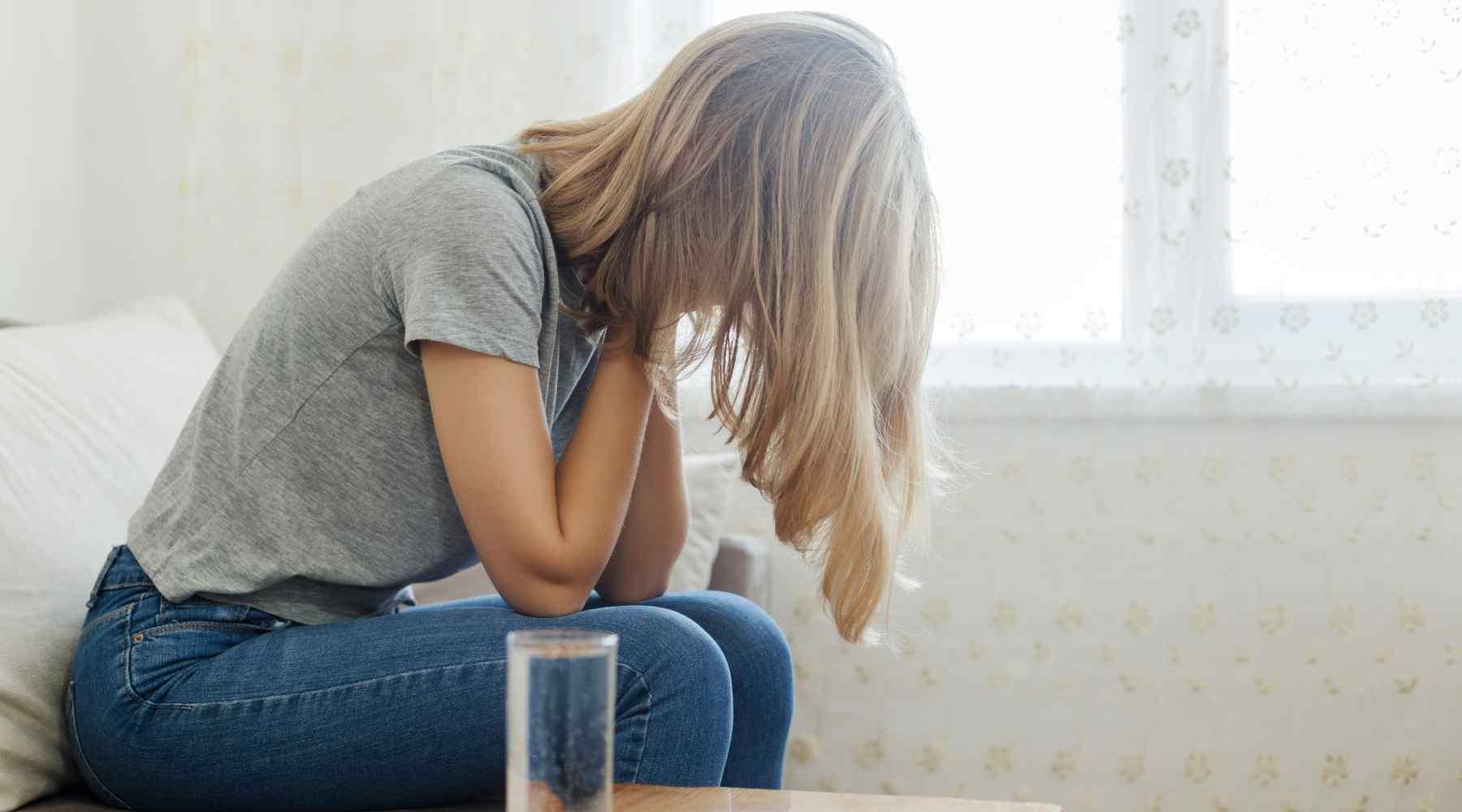 How To Use Essential Oils For Headache and Migraine - featured image