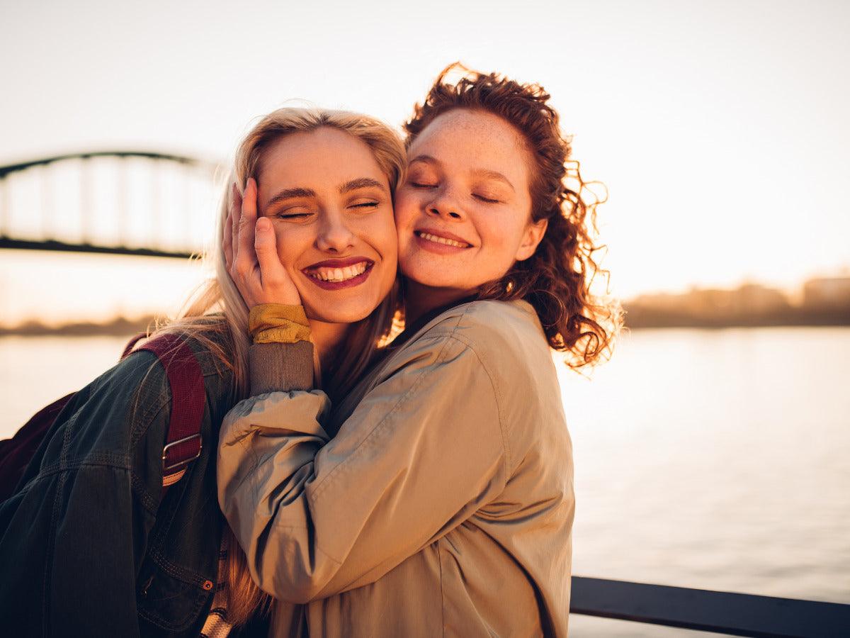 Essential Oil Pairings For Every Friendship - featured image